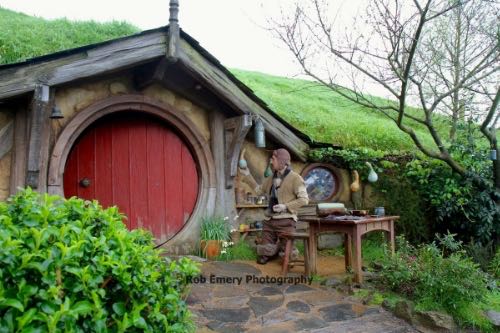 Bofur at a hobbit hole